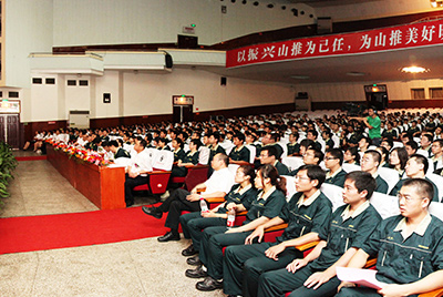 作為推動(dòng)企業(yè)加快發(fā)展三大平臺(tái)之一的人力資源管理提升工作，將是當(dāng)前和今后一段時(shí)期山推股份人力資源管理的首要任務(wù)。